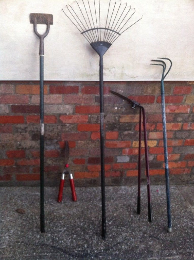 GRASS / HEDGE / BUSH TRIMMING / CUTTING TOOLS USED GOOD WORKING ORDER