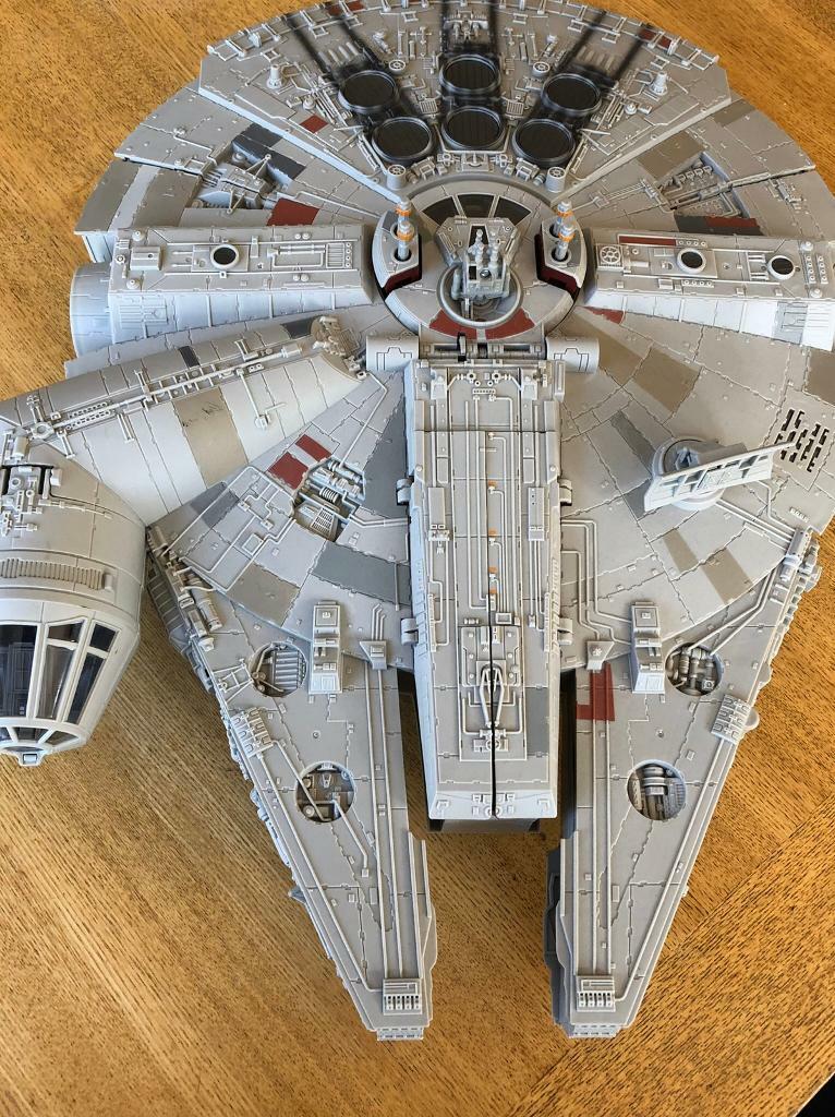 Star Wars Millenium Falcon vehicle ship complete box & figures toy