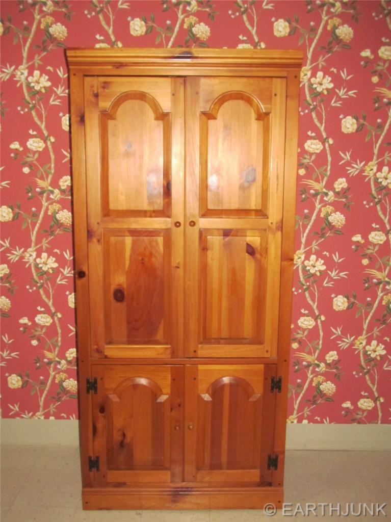 Unidades de gabinetes de TV Pine