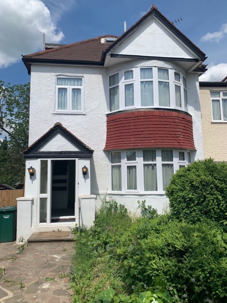 large 4 bedroom semi detached house in heart of hendon in Hendon