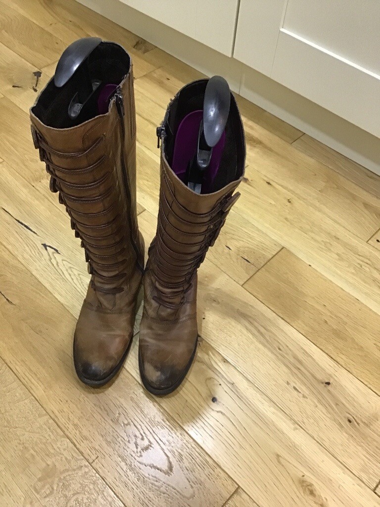pixie boots dune