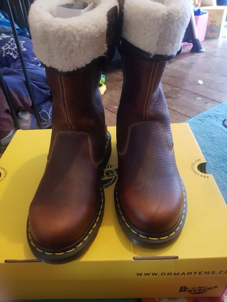 ladies rigger boots size 4