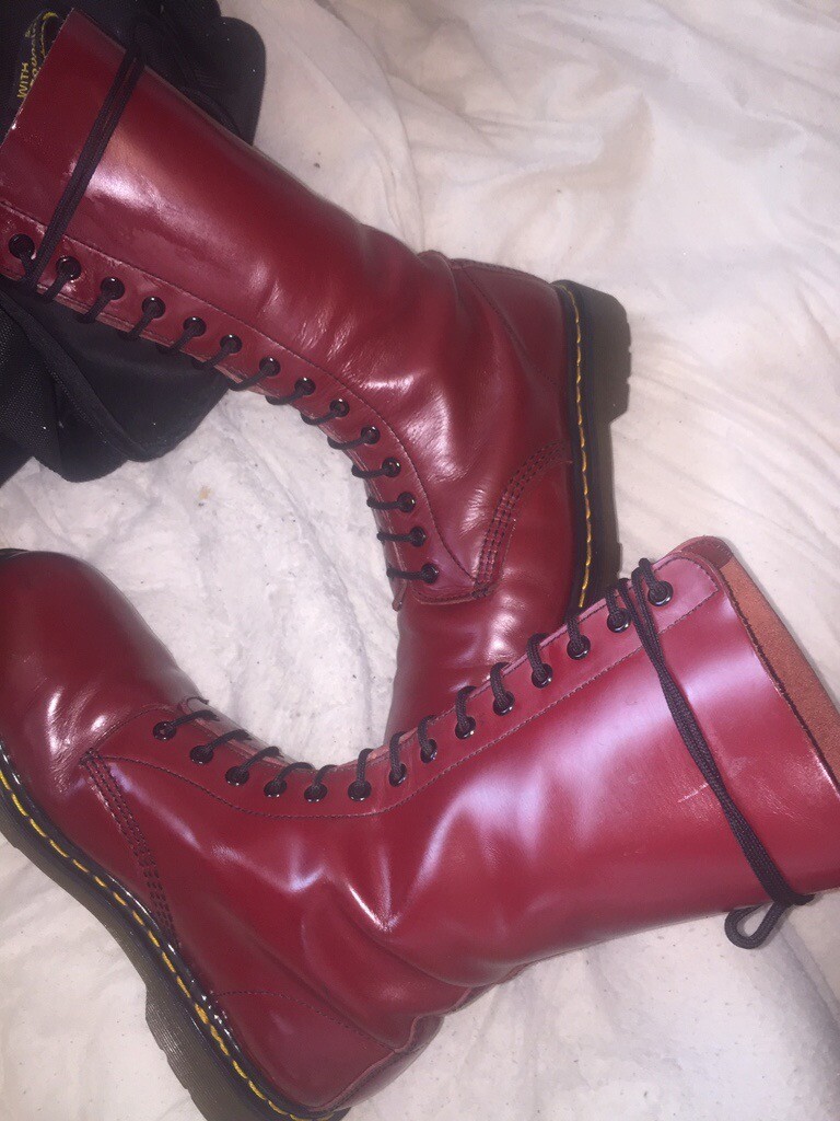 dr martens 14 hole cherry red