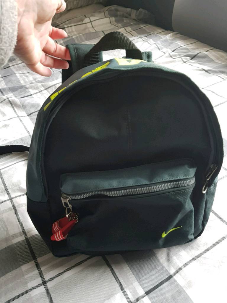 dark green nike backpack