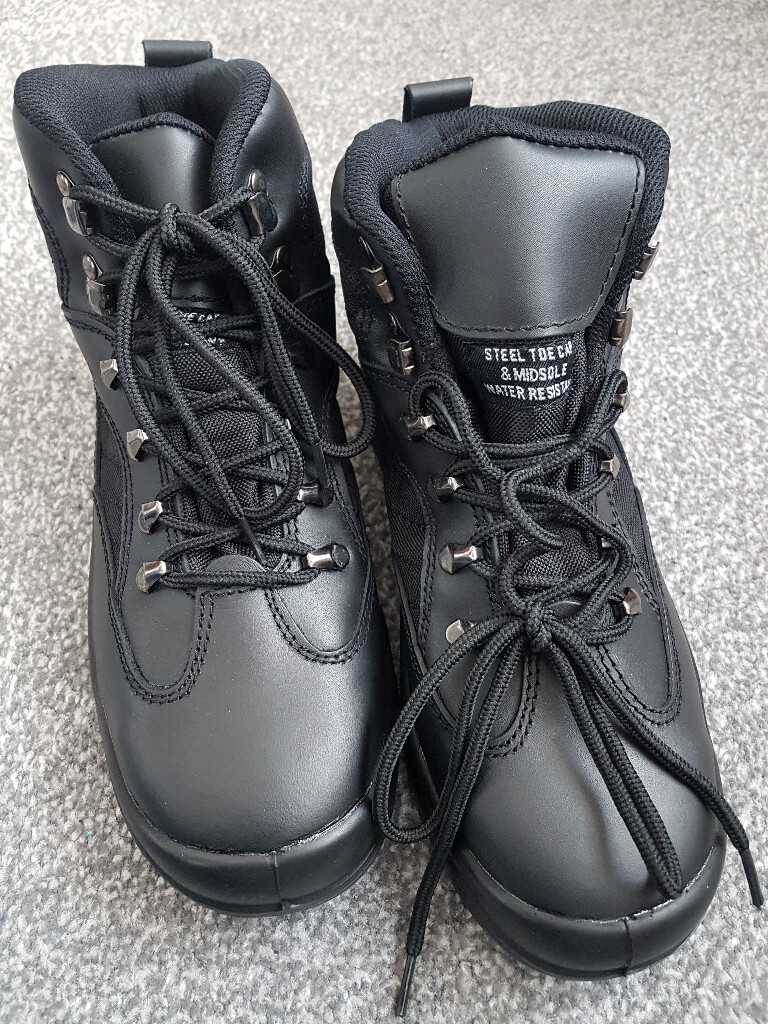 arco safety boots price