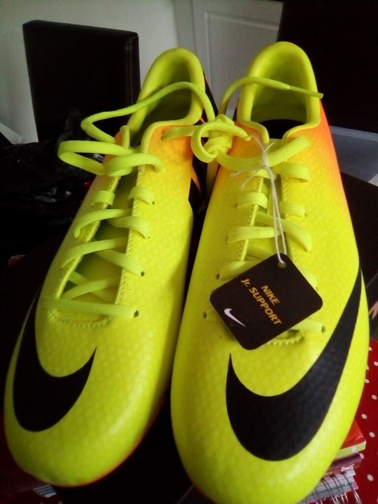 nike football shoes size 5