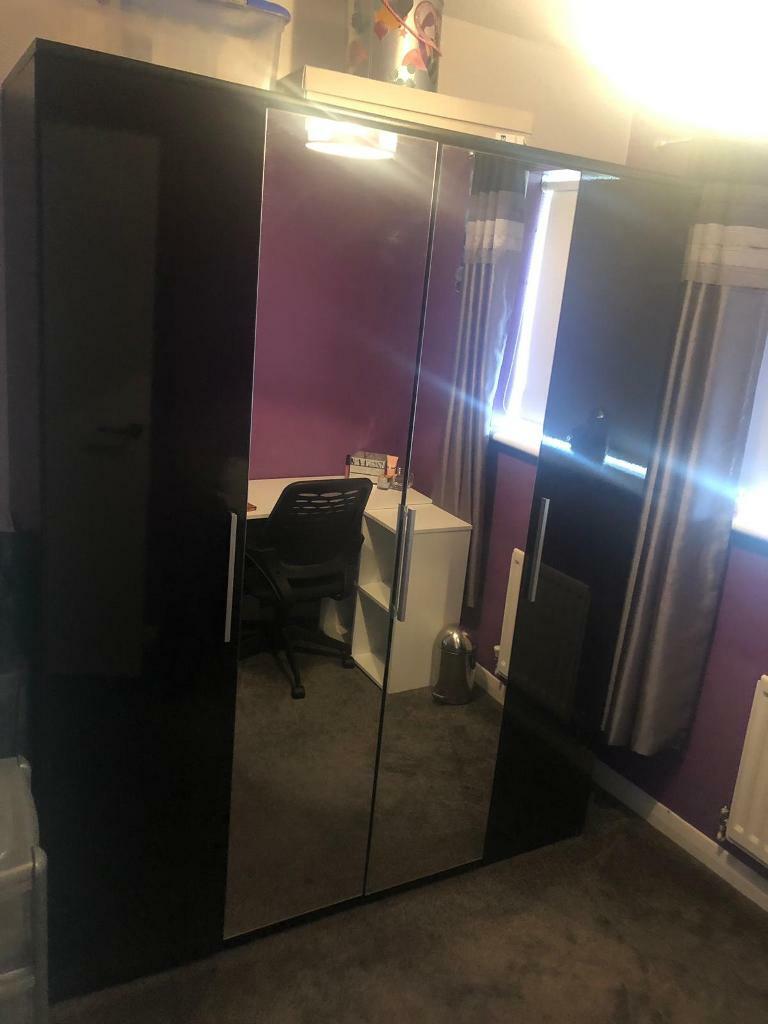 Black Gloss 4 Door Mirrored Wardrobe With 3 Internal Drawers In