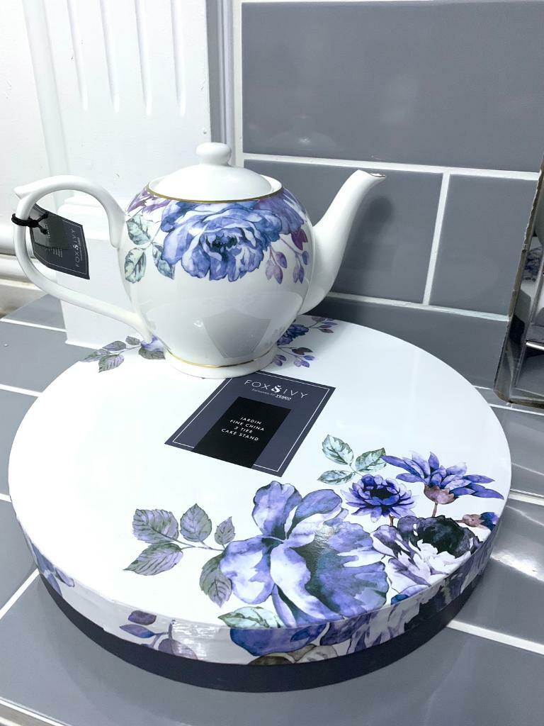 fox ivy 3 tier cake stand with matching tea pot brand new in Leicester, Leicestershire Gumtree