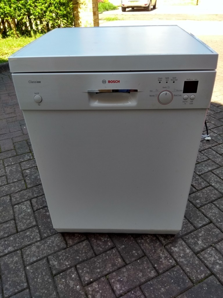 BOSCH CLASSIXX DISHWASHER (FULL SIZE) in Haddenham, Buckinghamshire