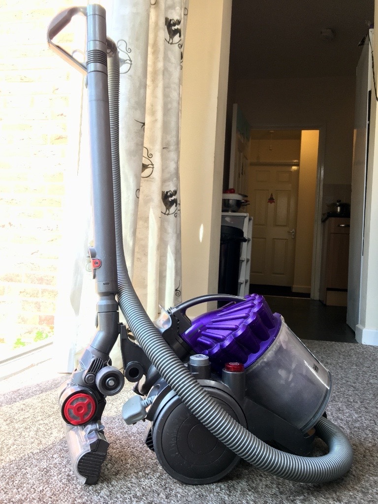 Dyson DC32 Animal Bagless Cylinder Vacuum Cleaner in Southampton