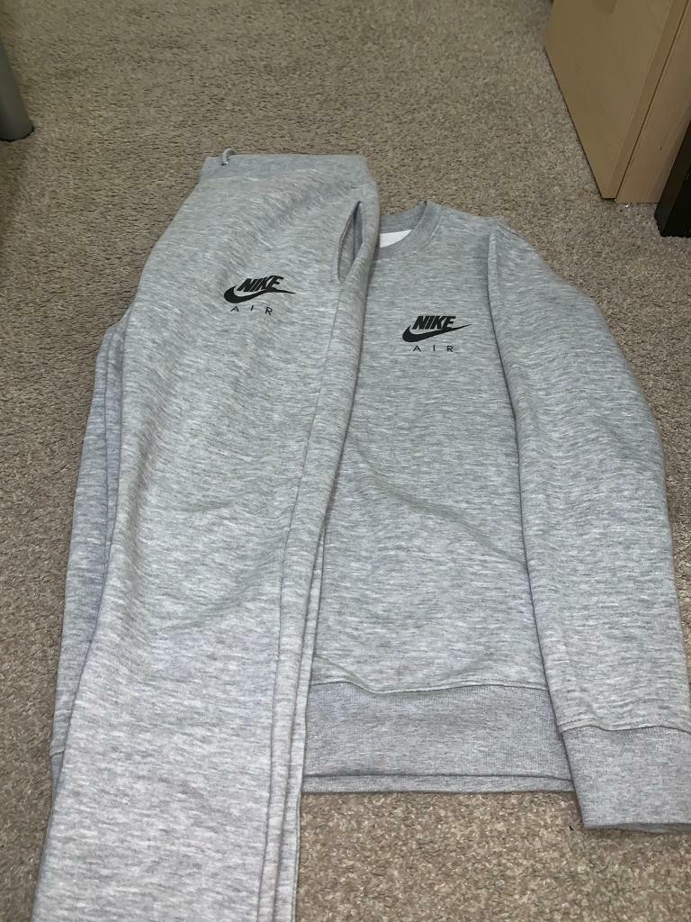 Nike Air Full Tracksuit Men’s Small in Croydon, London Gumtree