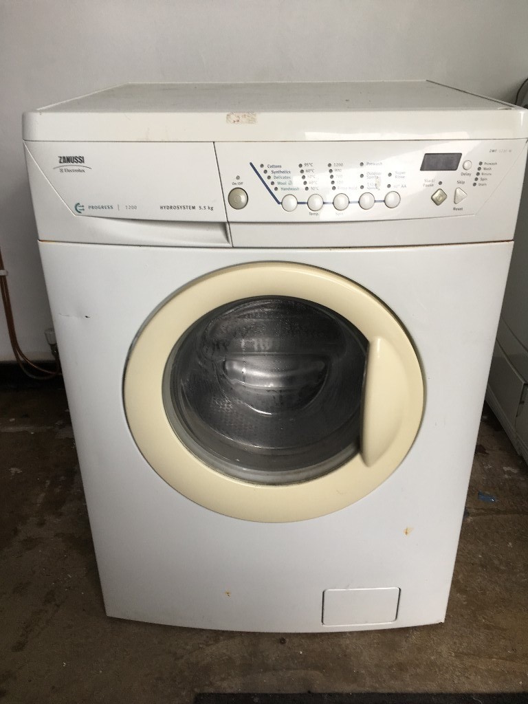 Zanussi Electrolux Washing Machine 5.5kg 1200 spin. in Giffnock