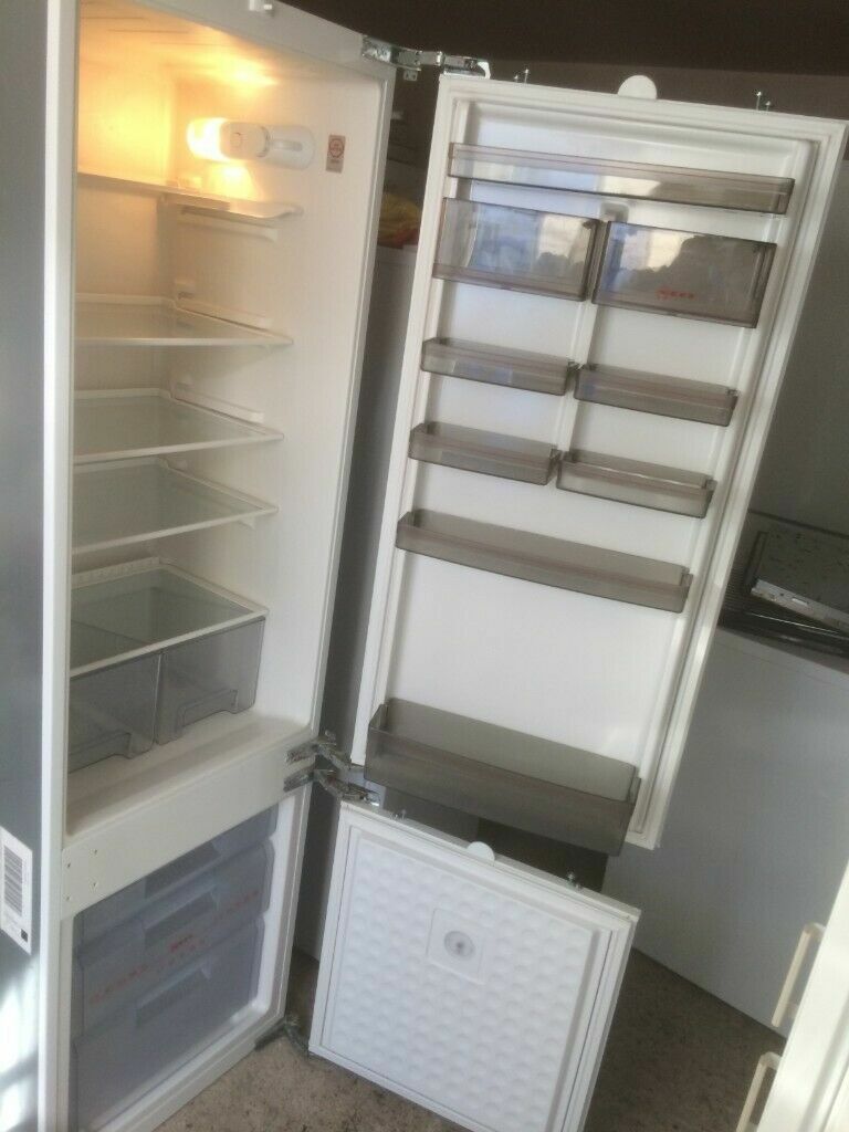 **NEFF FRIDGE FREEZER**INTEGRATED**VERY GOOD CONDITION*COLLECT\DELIVER
