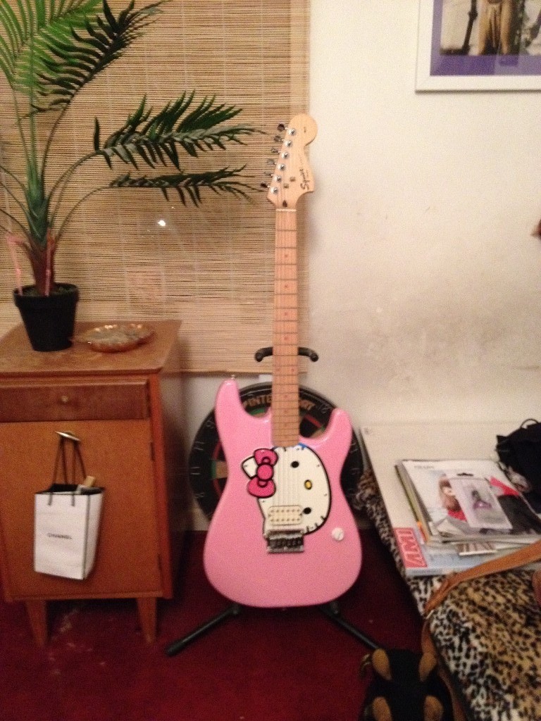 Squier Hello Kitty electric guitar by Fender like Bullet Stratocaster