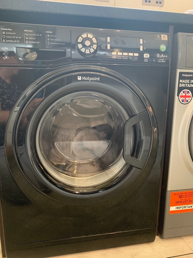 Hotpoint 9kg washing machine in black in South Shields, Tyne and Wear