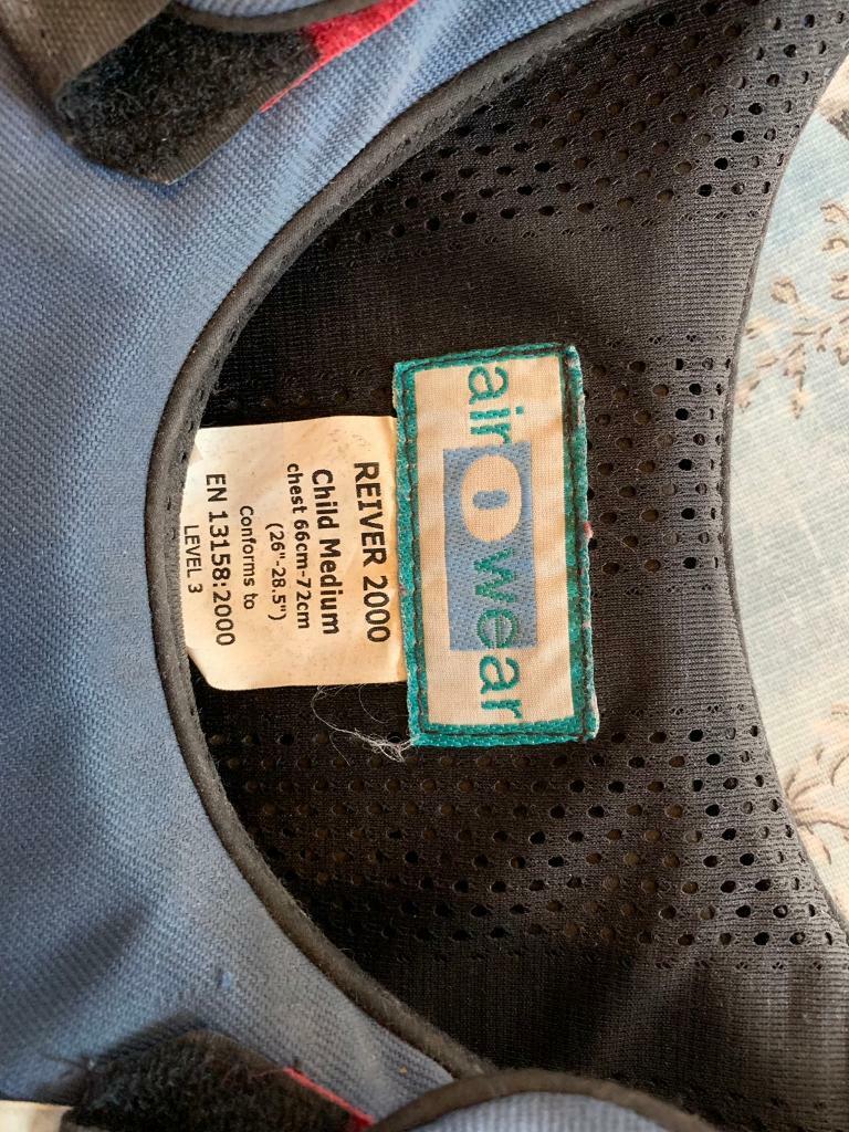 Child’s horse riding body protector Level 3 Medium (6672cm) in