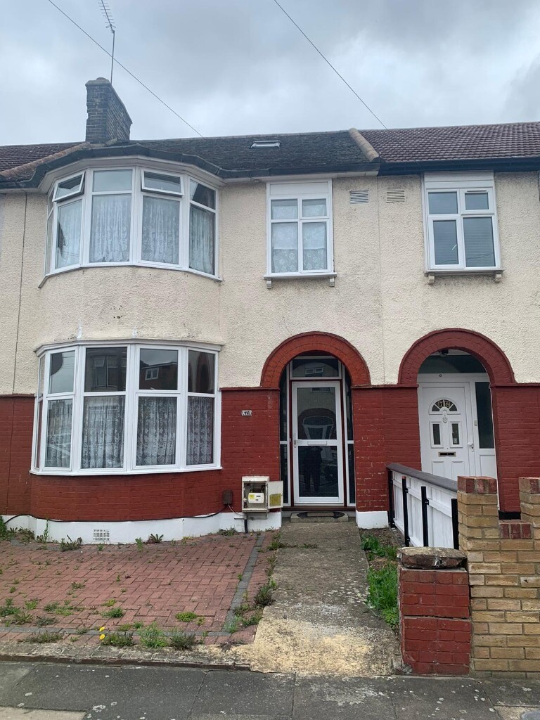 3/4 Bedrooms Spacious House In Barking in Barking, London Gumtree