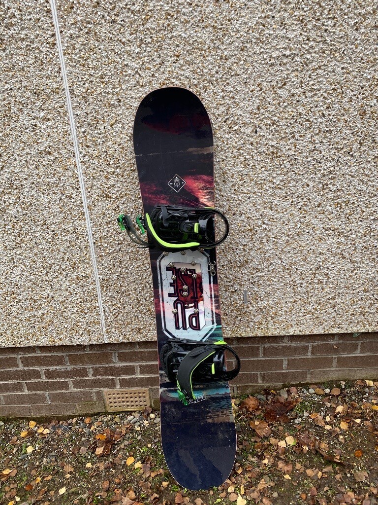 Salomon Pulse Snowboard with bindings. in Scone, Perth and Kinross