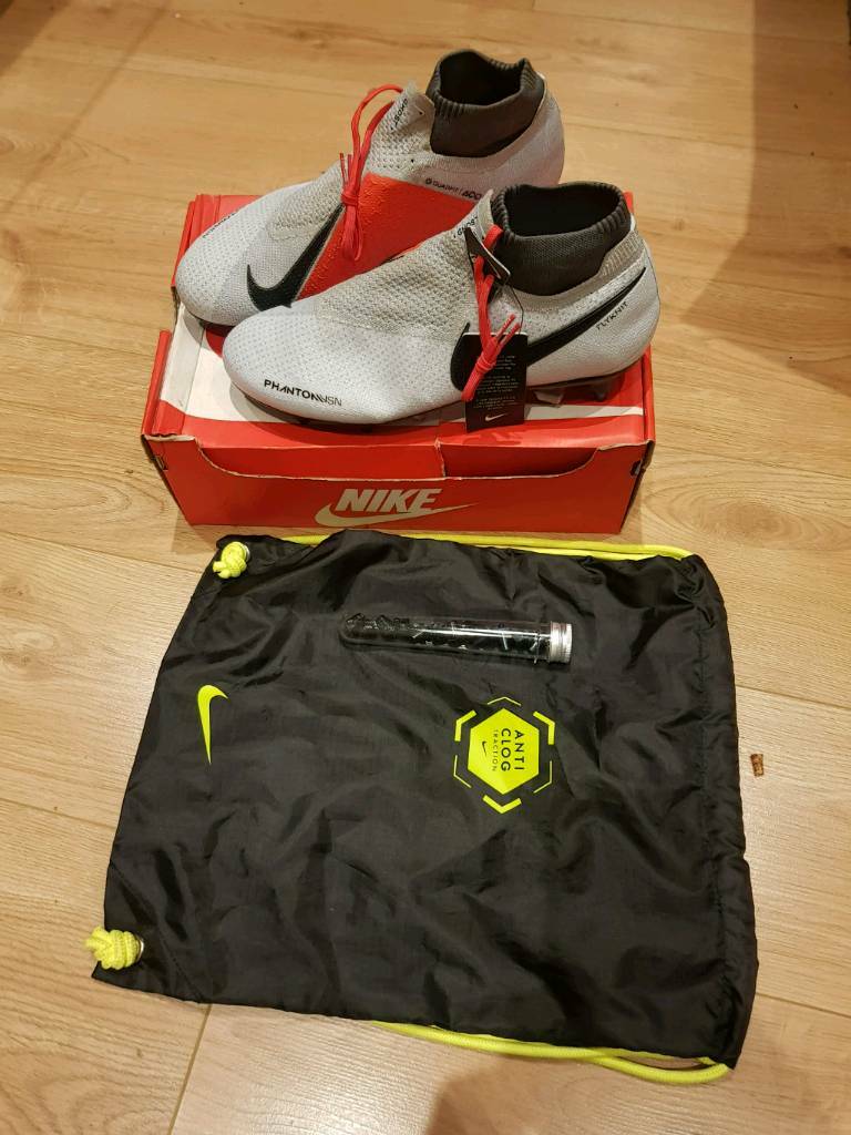 Nike phantom flyknit football boots (ghost laces. Size 9.5) in Temple