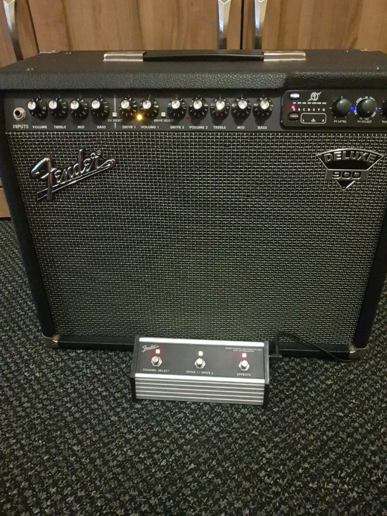 Fender Deluxe 900 amp with 3 way Fender foot switch in Liverpool City