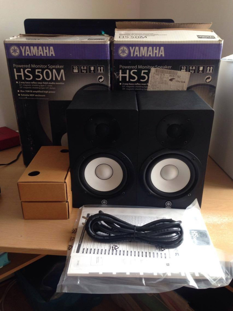 Yamaha HS5 Powered Studio Monitor (Pair, Black) in Leytonstone