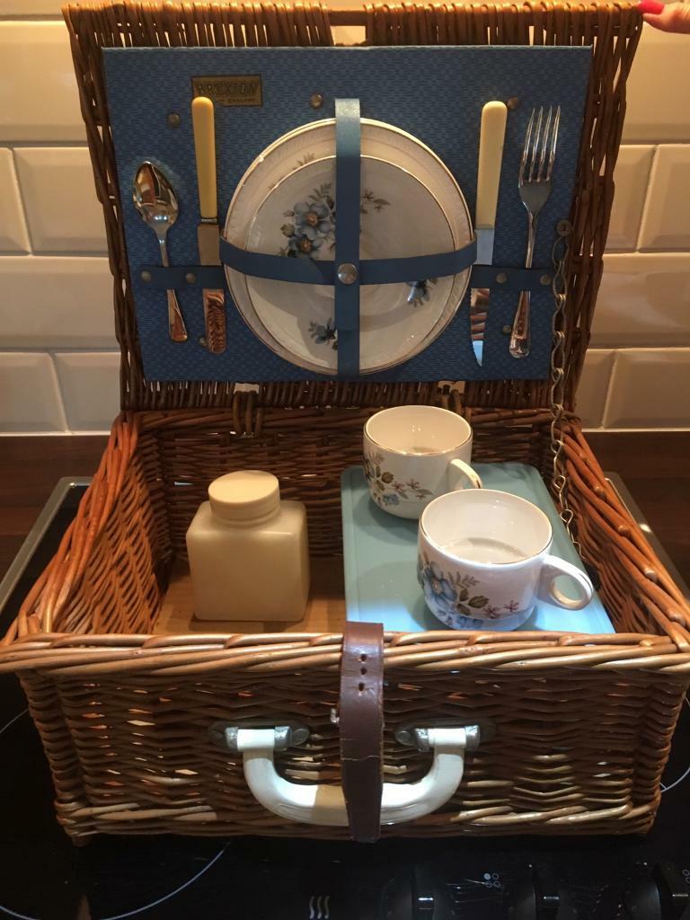 Brexton picnic hamper in Totton, Hampshire Gumtree