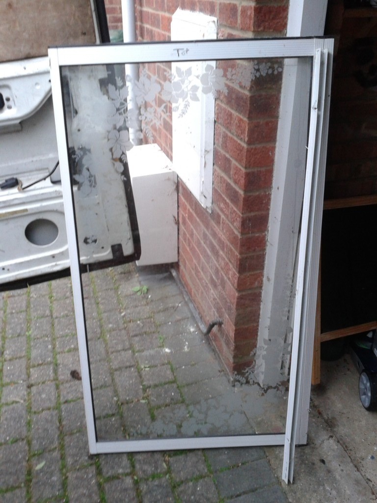 OVER (NOT FULL LENGTH) BATH SHOWER PERSPEX SCREEN, WITH WALL SUPPORT