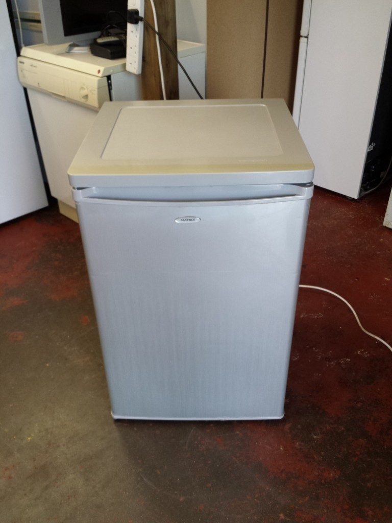 matsui 55cm wide silver under counter fridge in Cwmbran, Torfaen