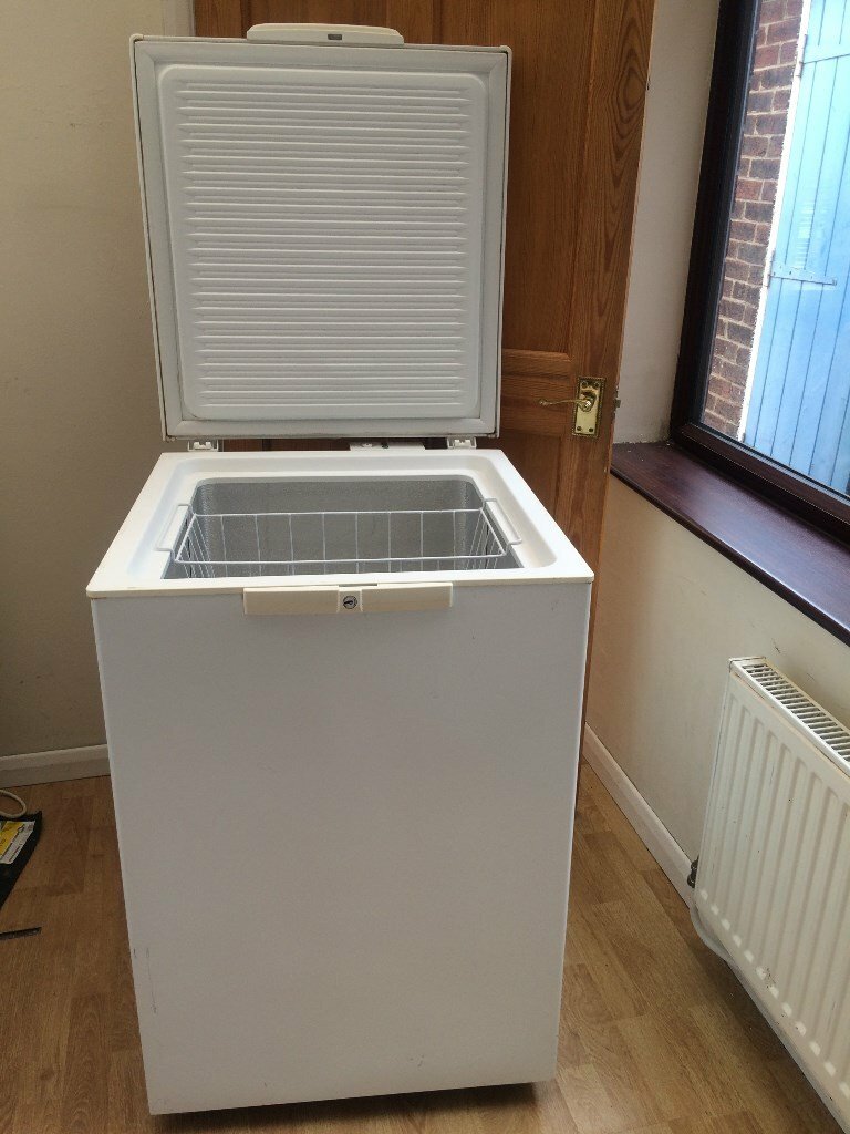 WHIRLPOOL CHEST FREEZER IN GOOD WORKING CONDITION. in Derby