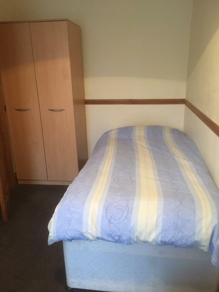 Small Room for rent Lancaster St Barnsley in Thorpe Hesley, South