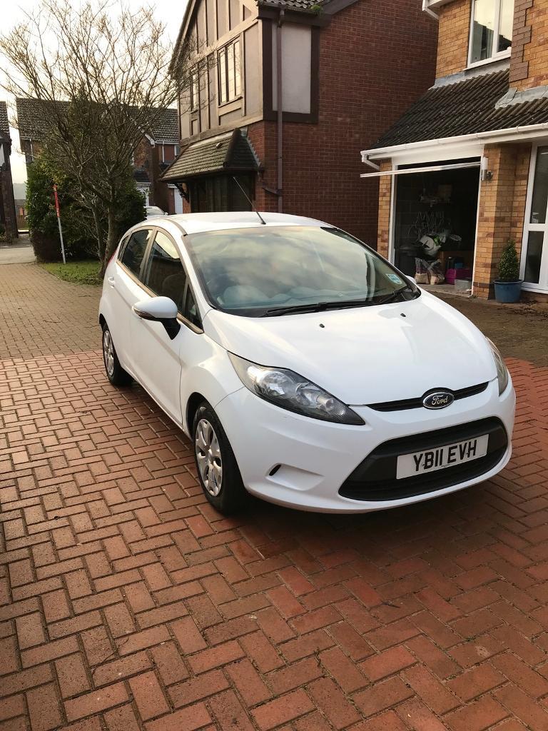 White Ford Fiesta 1.6 5 door Diesel in Cheadle