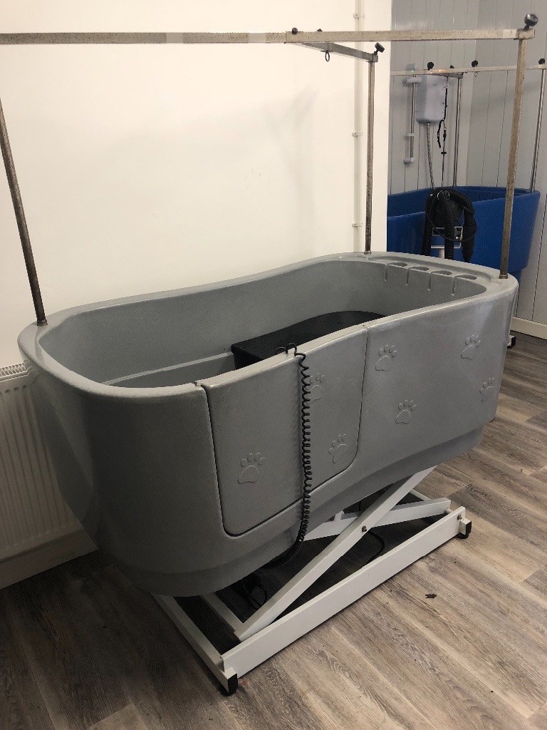 Electric dog grooming bath from groomers 6 months old in Kidsgrove