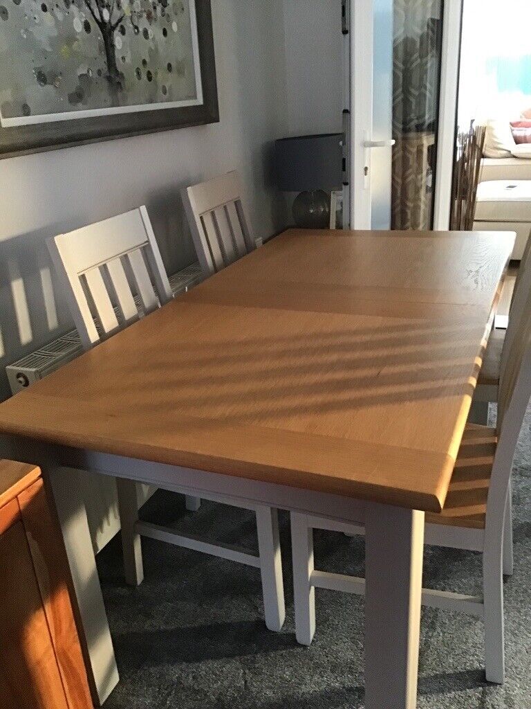 Ex display marks and Spencers extending dining table and 