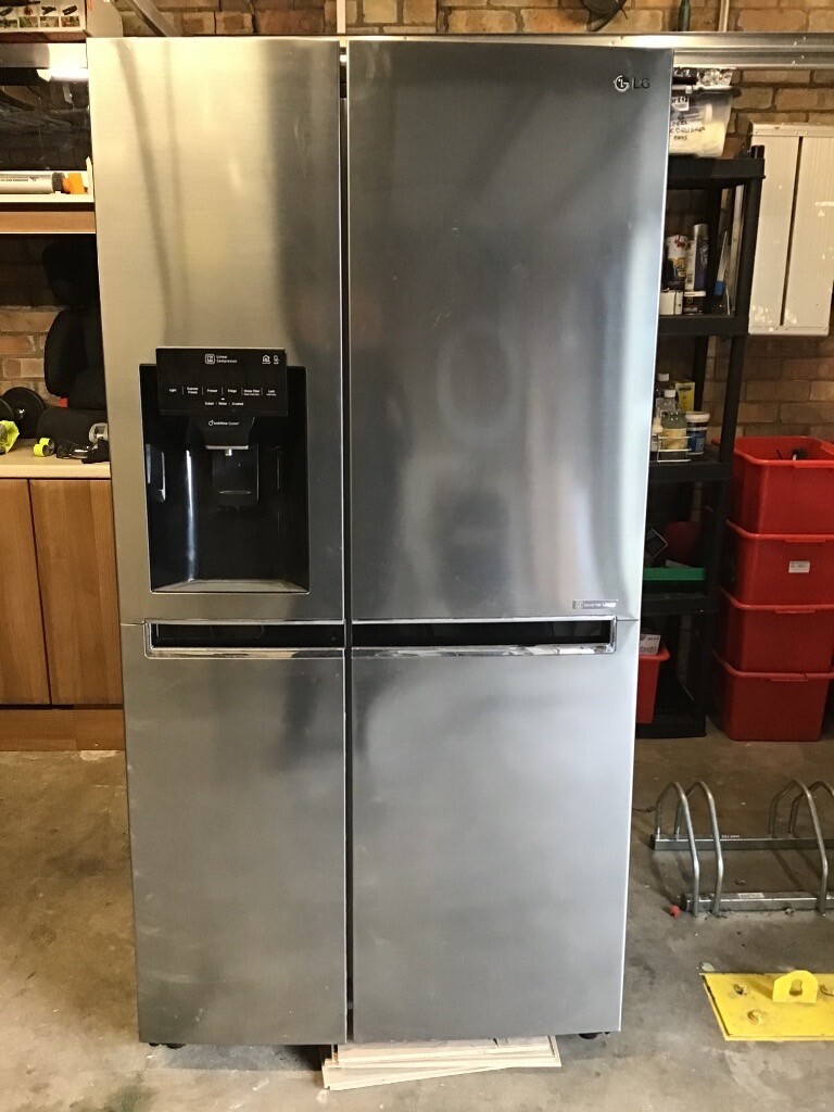 LG American Fridge Freezer with ice maker and iced water drinks