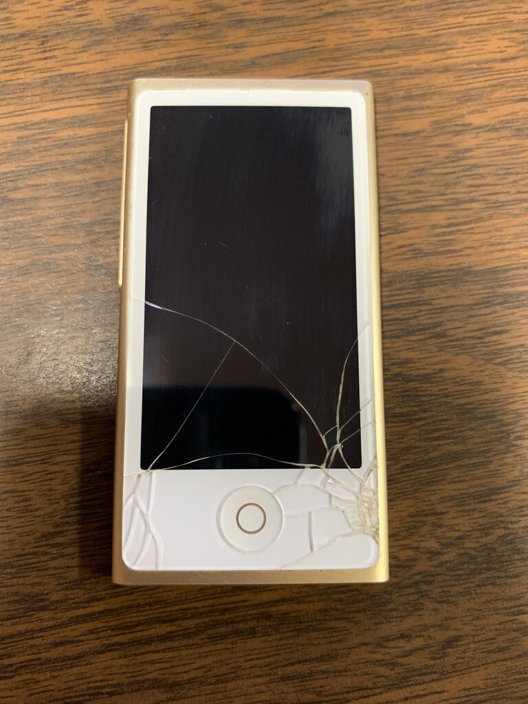 Apple iPod nano 8th Generation Gold (16 GB) Cracked Screen - Works