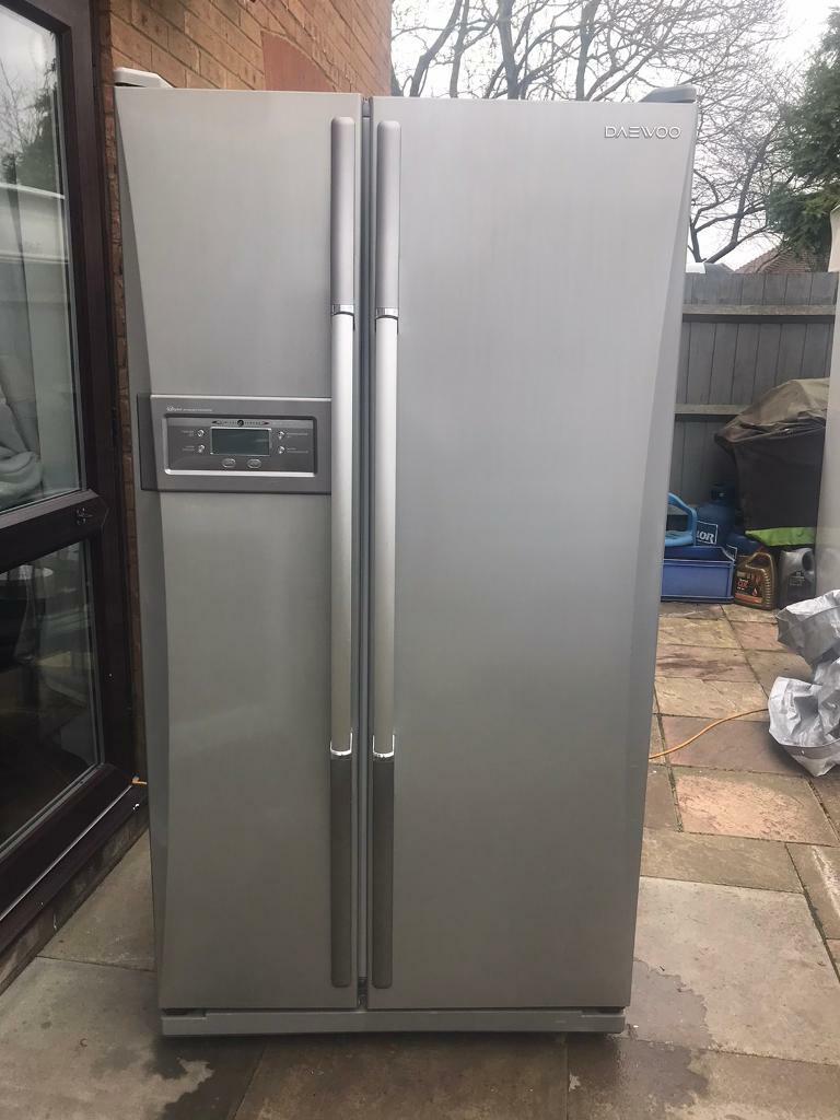 Silver Daewoo American Style Frost Free Fridge/Freezer... ** DELIVERY