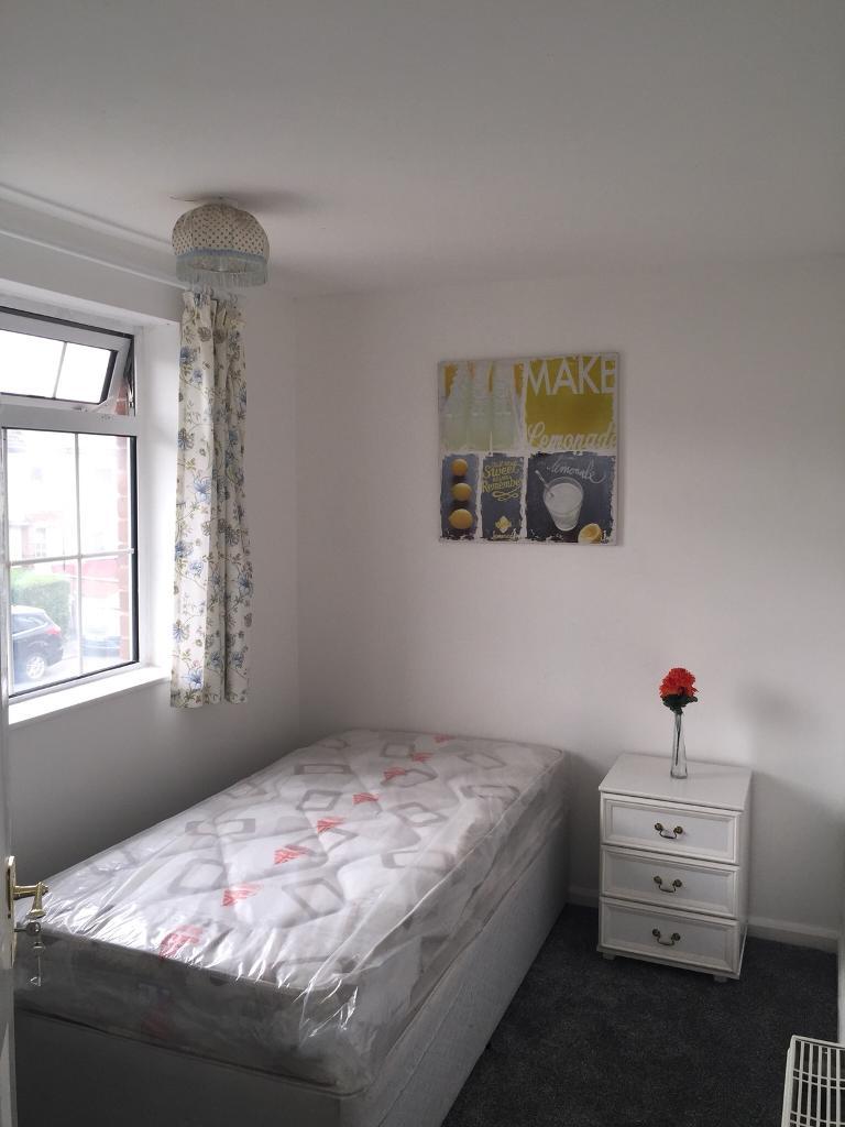 Lovely single bed room for rent in Littleover, Derbyshire Gumtree