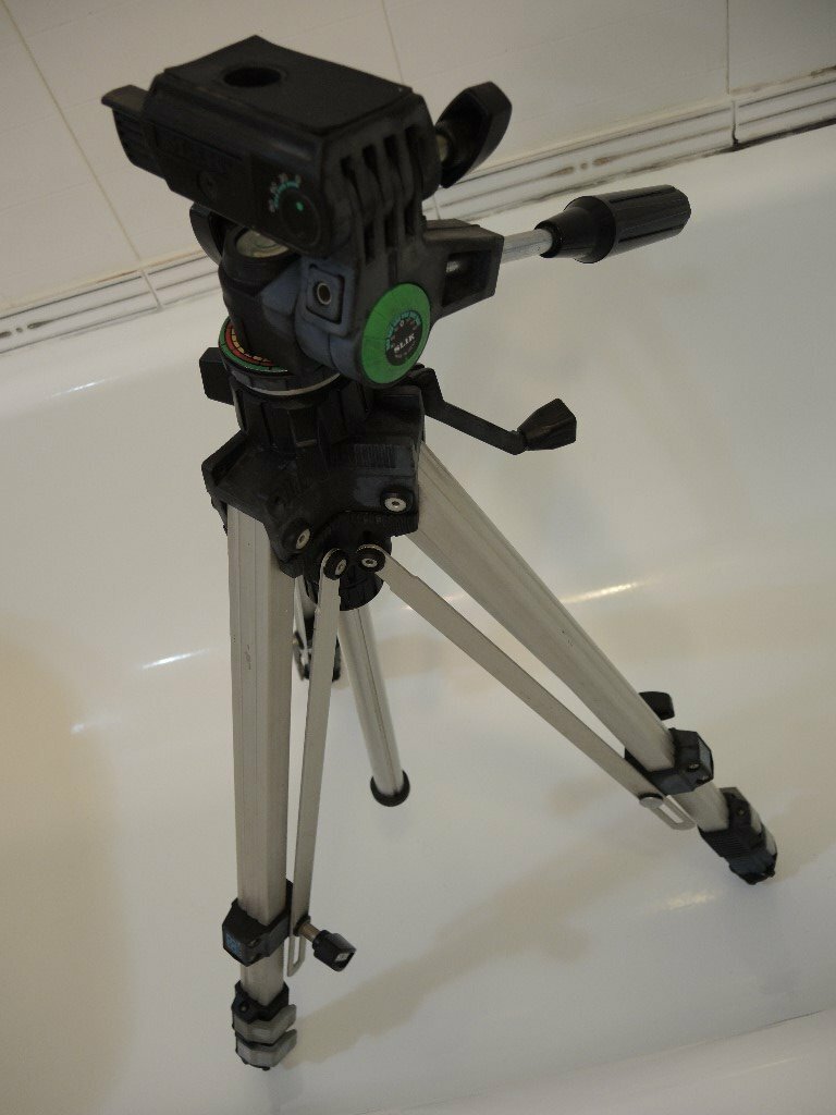 SLIK 88 TRIPOD IDEAL VIDEO 35MM GO PRO DIGITAL AND GENERAL PHOTOGRAPHY