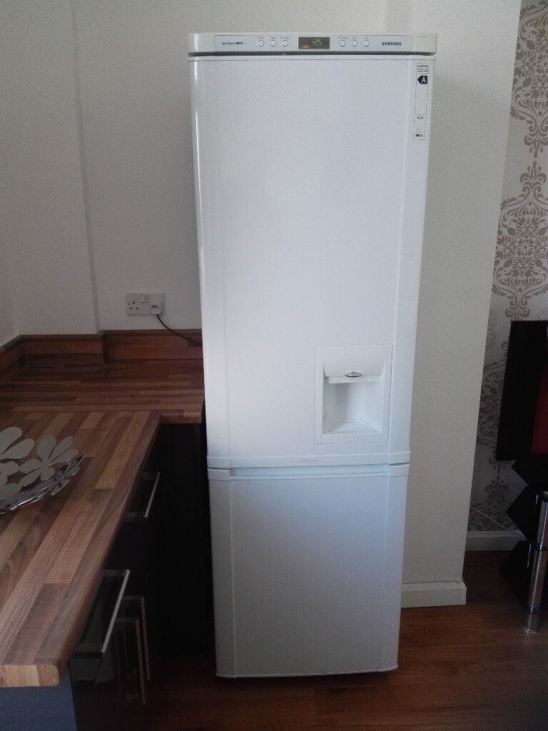 Samsung Fridge Freezer Frost Free with water dispenser & ice cube maker