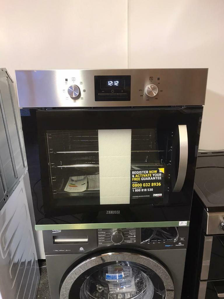 Brand new zanussi built in oven...CURRYS PRICE £379...free delivery