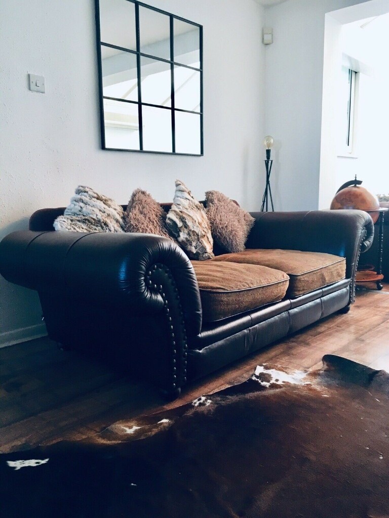 Beautiful Brown Leather Vintage Chesterfield Brass Stud Sofa. We Can