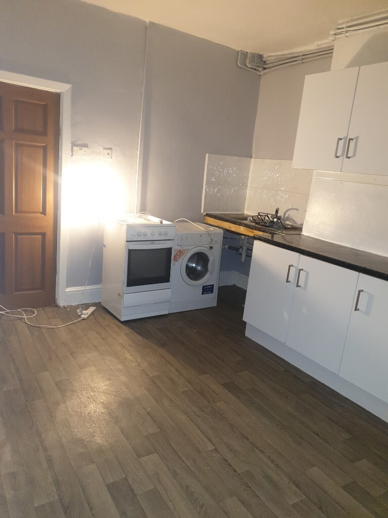 3 Bedroom House Available 1 Sitting Room Kitchen Bathroom Very