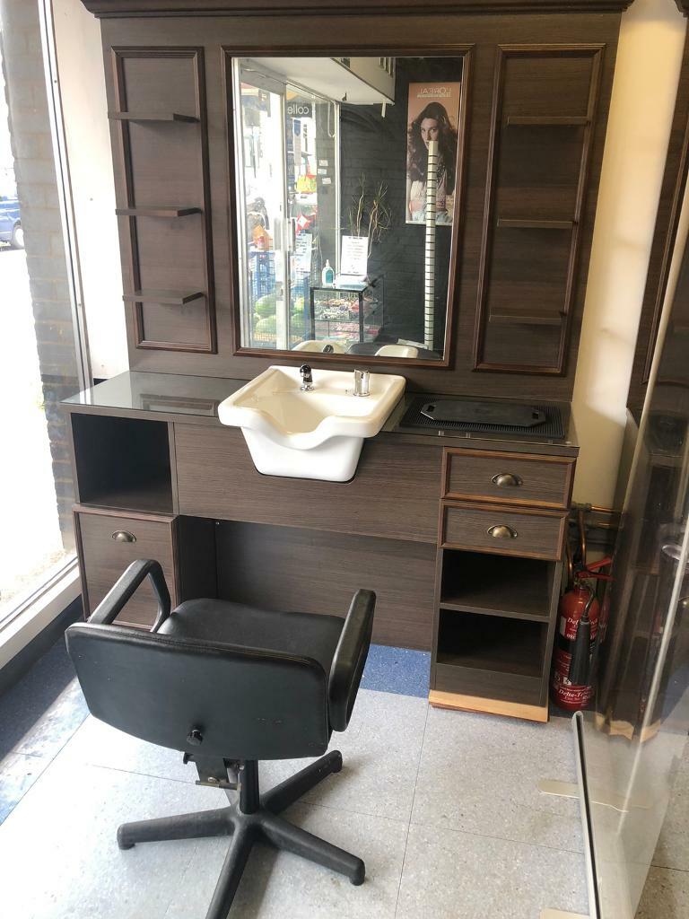 2 barbers chairs to rent in busy salon in Wood Green in Wood Green