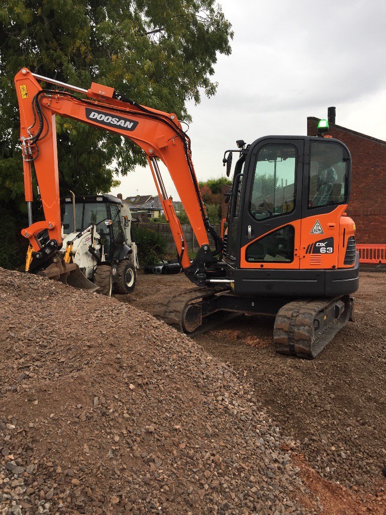 Mini Digger & Dumper Hire for Self Drive or with Driver in Luton