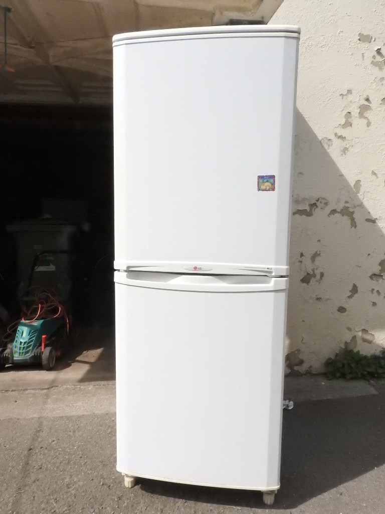 LG FRIDGE FREEZER. 150cm high. GOOD WORKING ORDER in Peasedown St