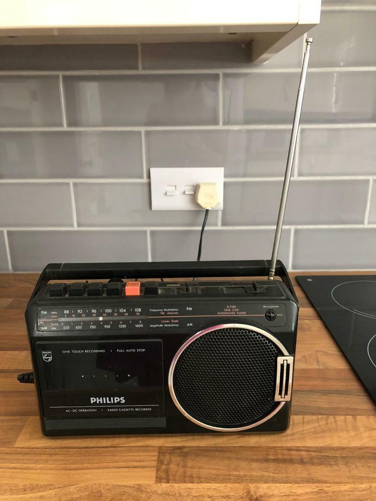 PHILIPS D7180/05R Retro Portable Radio Cassette Player in Luton