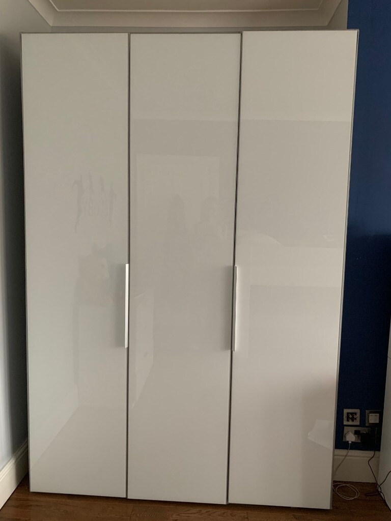White Gloss Wardrobe This Has Now Been Dismantled So Is Easy To