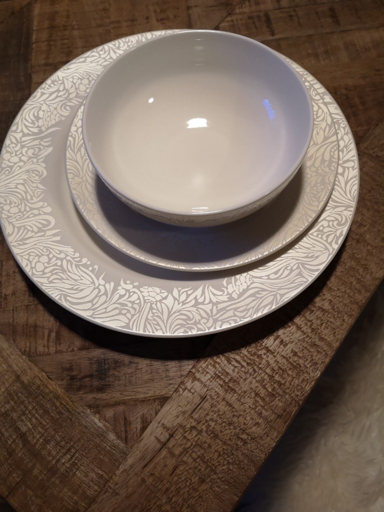 Beautiful set of Monsoon Denby Dinner Plates (8) Side Plates (7) and