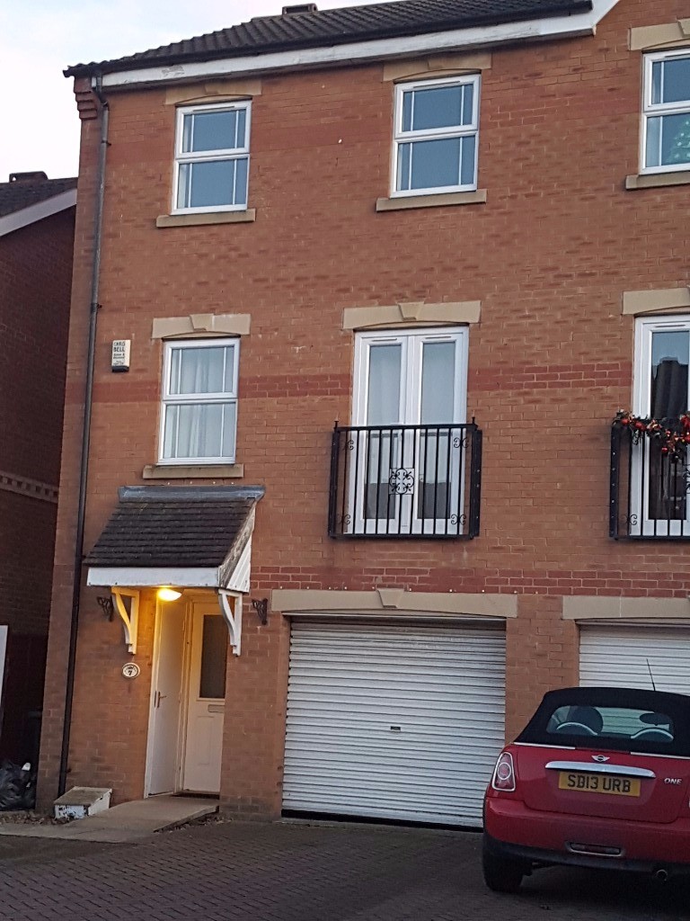 3 Bed , 3 Bath, 3 Storey Modern Town House, Thurcroft, Rotherham in