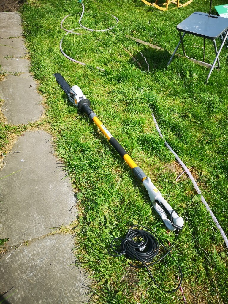 Ryobi RPT 400 Telescopic Hedge Trimmer 2.3m in Meadowbank, Edinburgh